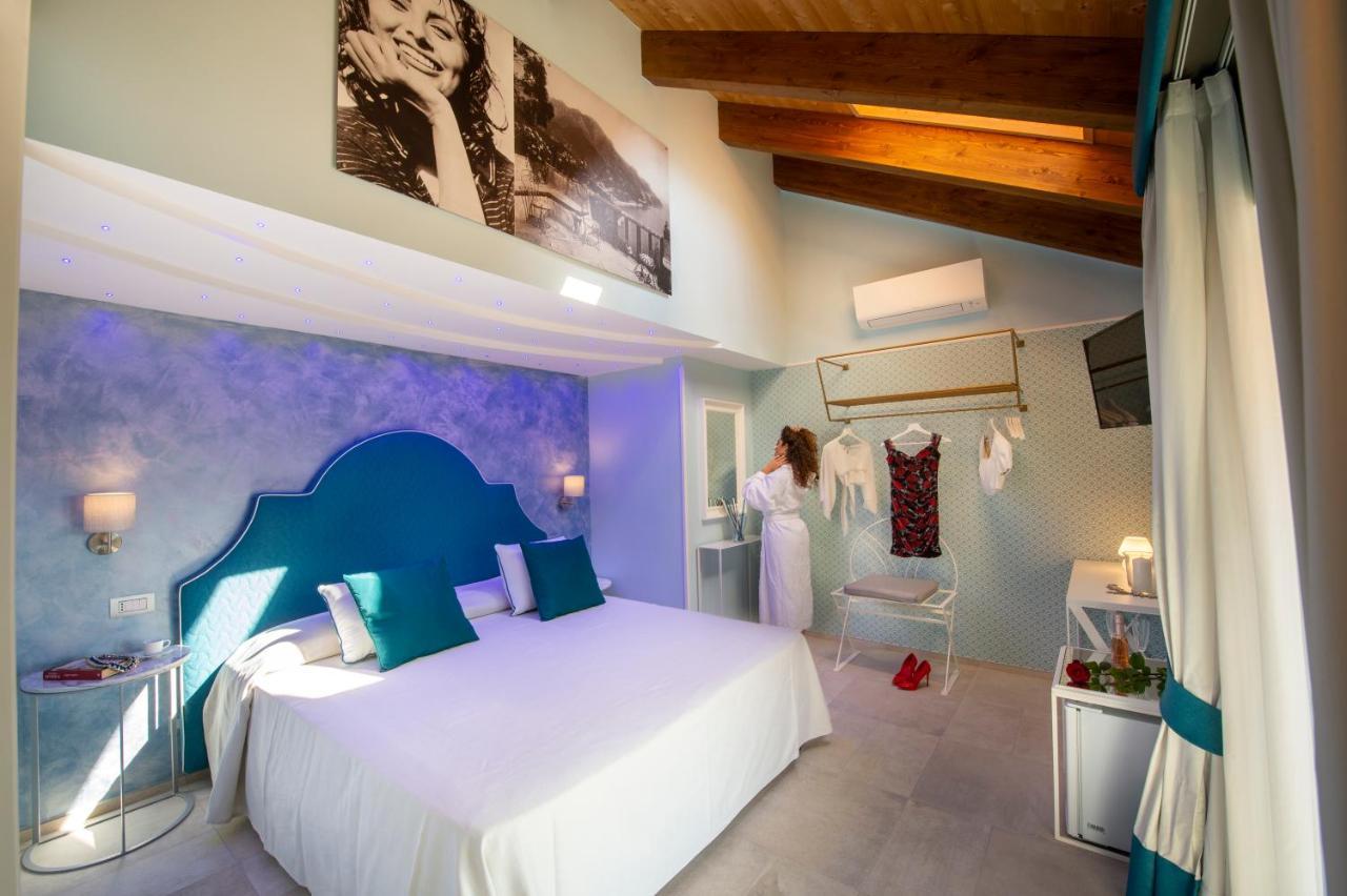 Donna Sofi Holiday House 아제롤라 외부 사진