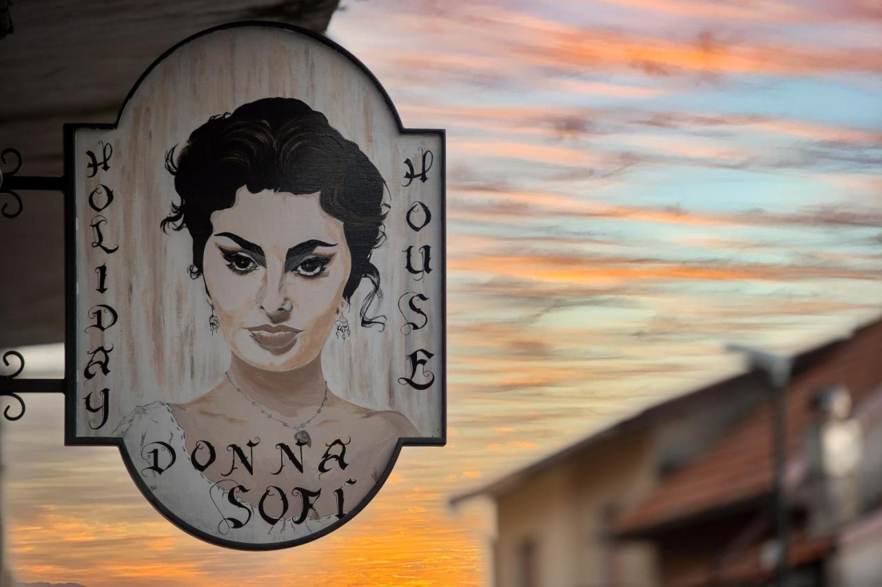 Donna Sofi Holiday House 아제롤라 외부 사진